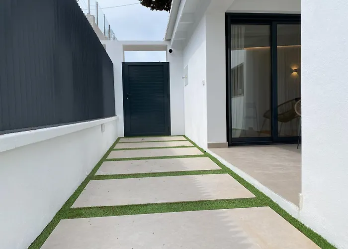 Pretty House 100 Metres From The